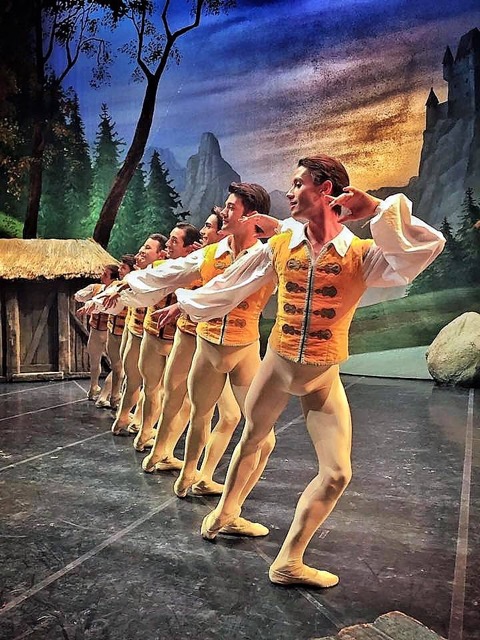 balletmen_21.jpg