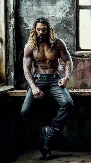 Aquaman_Momoa_102.jpg