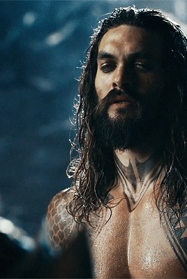 Aquaman_Momoa_45.gif